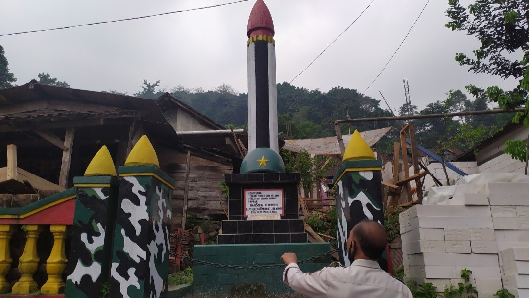 Monumen perjuangan di Desa Gumeng, Kecamatan Gondang, Mojokerto.(Deni Lukmantara/Ngopibareng)