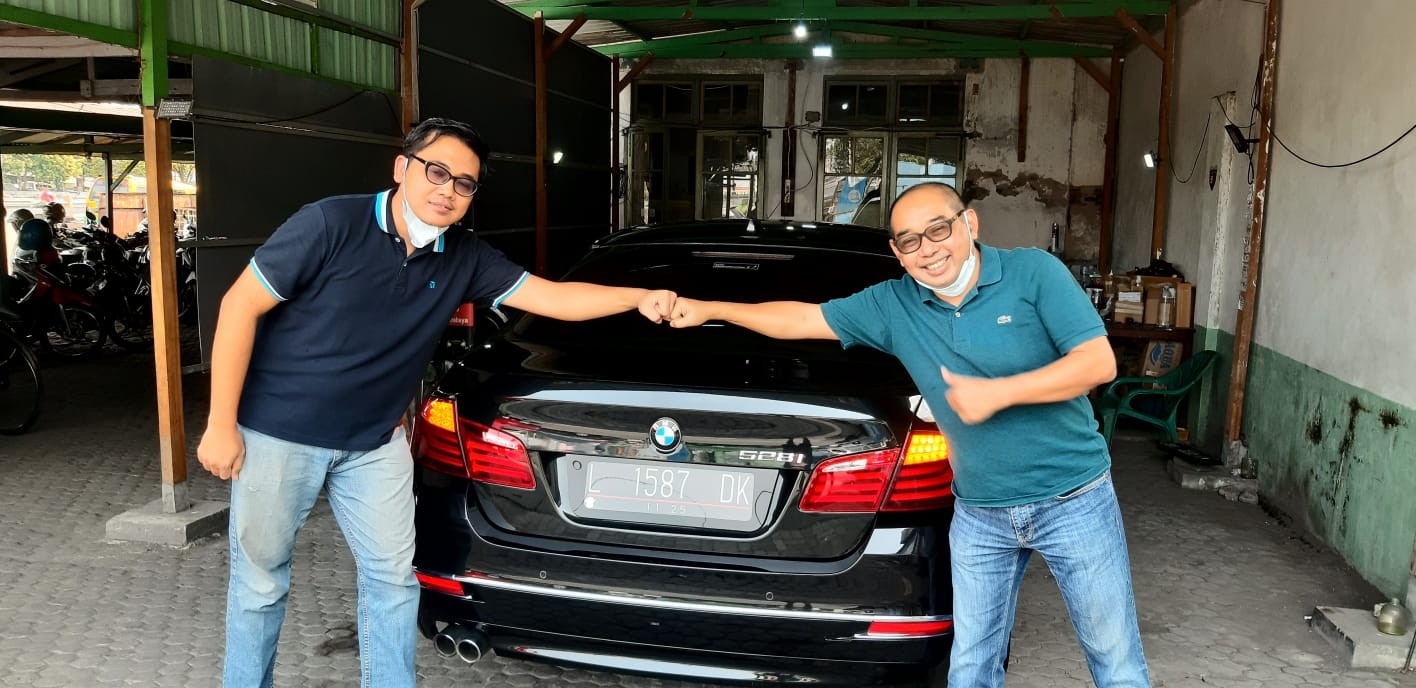 Roseno Afandi dan Arif Afandi di AutoCare Joyoboyo, Surabaya.