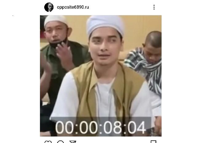 Tangkapan layar dari video Alvin Faiz berdzikir dan membantah tuduhan menggelapkan dana Yayasan Az Zikra. Kondisi mata Alvin Faiz dituding pakai narkoba. (Foto: Instagram)