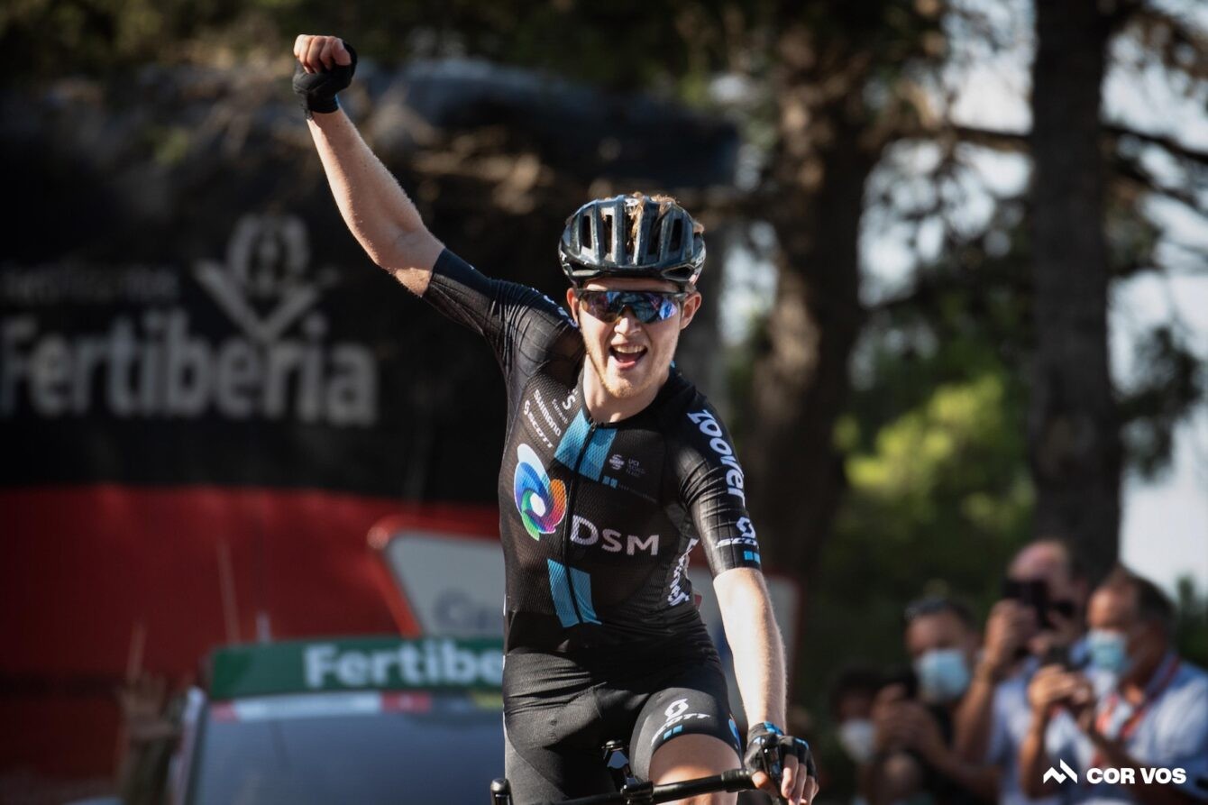 MIchael Storer (Team DSM) berhasil meraih kemenangan terbesar dalam kariernya di Vuelta a Espana etape 7