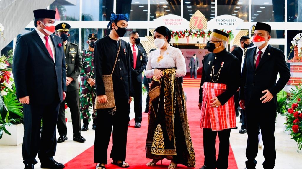 Ketua DPR RI dengan busana yang dinarasikan pakaian adat Bali. (Foto: Setpres)