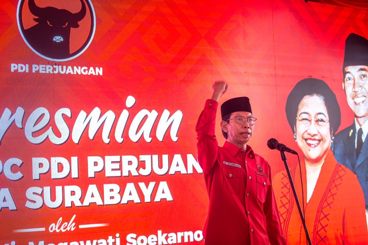 Ketua DPC PDIP Kota Surabaya Adi Sutarwijono saat peresmian kantor Surabaya. (Foto: Dok. pribadi)