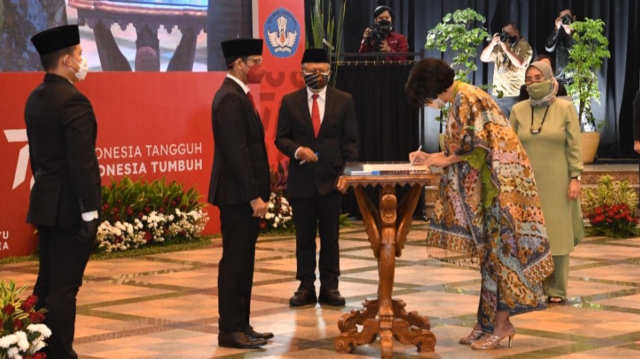 Prosesi pelantik Suharti sebagai Sekjen Kemendikbudristek menggantikan Ainun Ni'am (Foto: Istimewa)