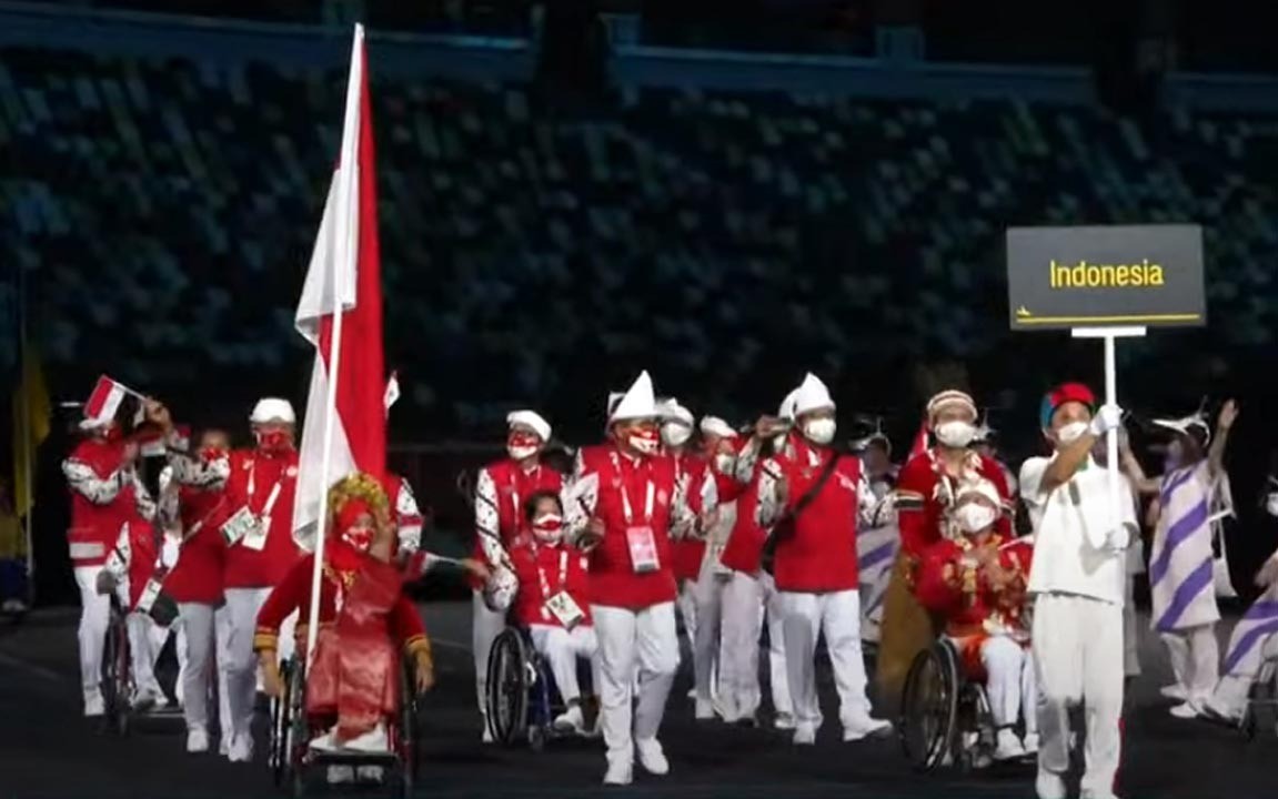 Defile Kontingen Indonesia pada Pembukaan Paralimpiade Tokyo 2020. (Foto: Dok NPC)