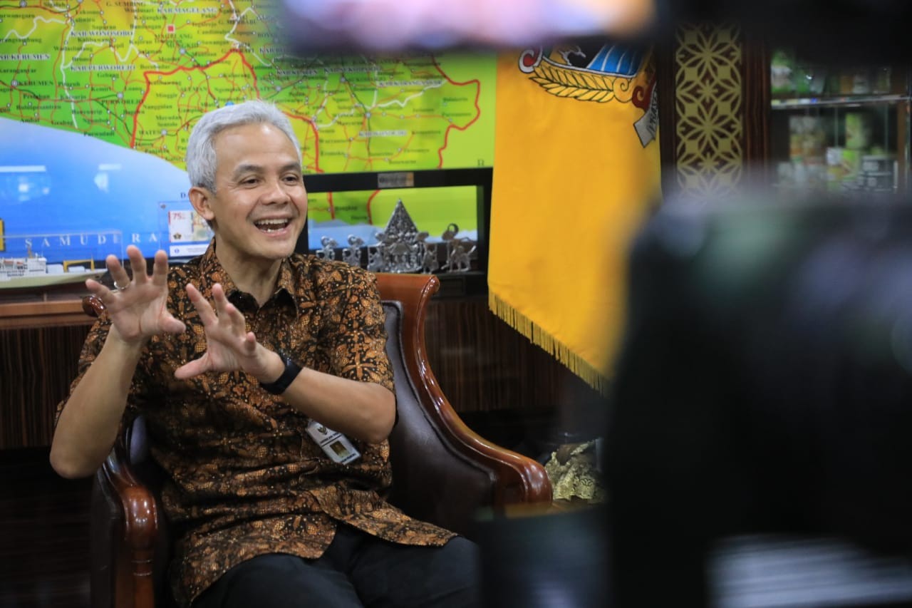 Gubernur Jawa Tengah Ganjar Pranowo perhatian terhadap harga cabai yang anjlok. (Foto: Istimewa)