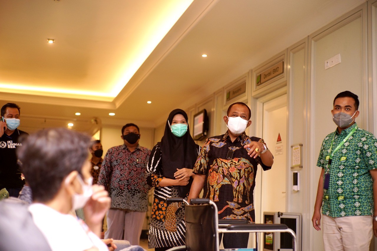 Wakil Walikota Surabaya Armuji datangi Laboratorium Prahita di Jalan Darmawangsa, Surabaya, Jumat 27 Agustus 2021. (Foto: Istimewa)