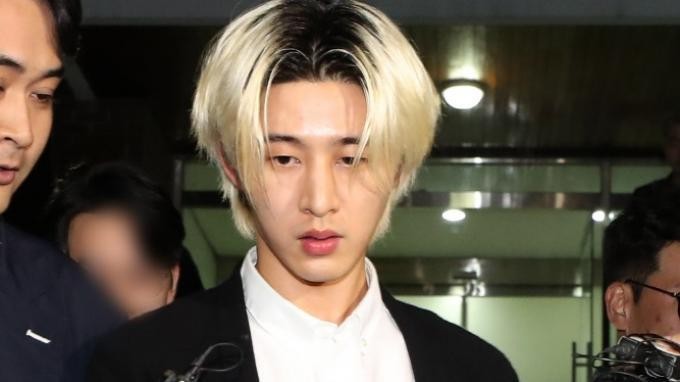 Kim Hanbin alias B.I iKON wajahnya semakin tirus sejak terjerat kasus hukum pada 2019 silam. Tuduhan kasus narkoba dilakukan pada 2016 silam. (Foto: Istimewa)