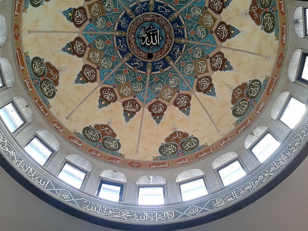Kubah Masjid dengan ornamen yang indah, wujud Keindahan yang disukai Allah Swt. (Foto: Istimewa)