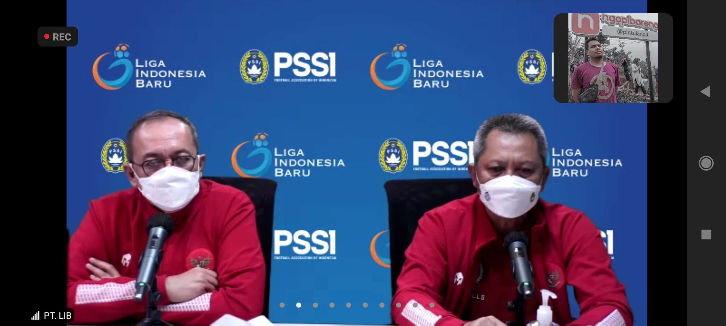 Direktur Utama PT LIB, Akhmad Hadian Lukita (kiri) saat memberi penjelasan terkait regulasi Liga 1 2021 secara daring, Selasa 31 Agustus 2021. (Foto: Tangkapan Layar)