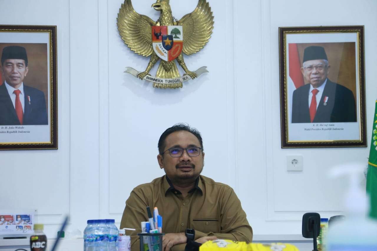 Menteri Agama, H Yaqut Cholil Qoumas di kantornya di Jakarta. (Foto: Humas Kemenag)