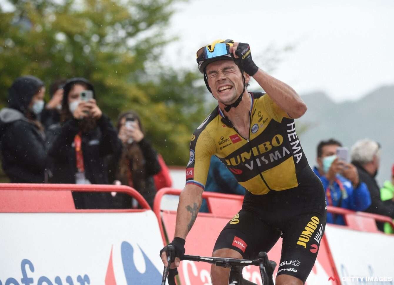 Primoz Roglic (Jumbo-Visma) berhasil merebut kembali jersey merah Vuelta a Espana 2021. (Foto: Istimewa)