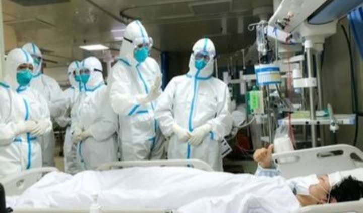 Ilustrasi upaya penyelamatan pasien covid-19 di sebuah rumah sakit oleh petugas medis ( foto: istimewa)