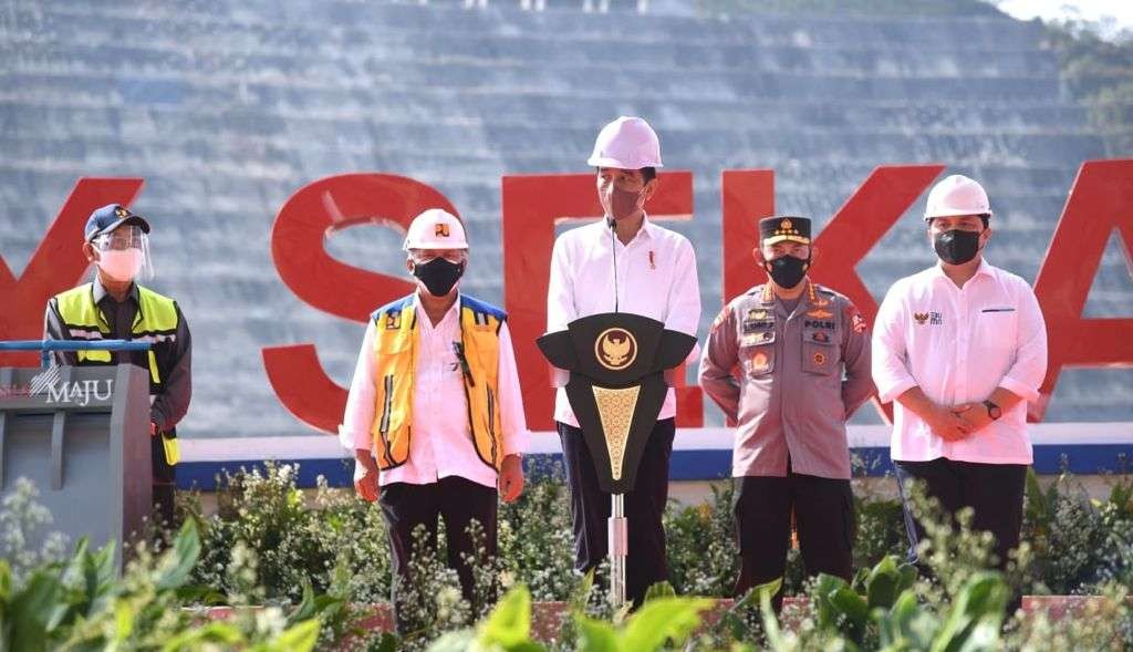 Presiden Jokowi didampingi Menteri PU-PR Basuki Hadimul jl Ono meresmikan Bendungan Way Sekampung. (Foto: Setpres)