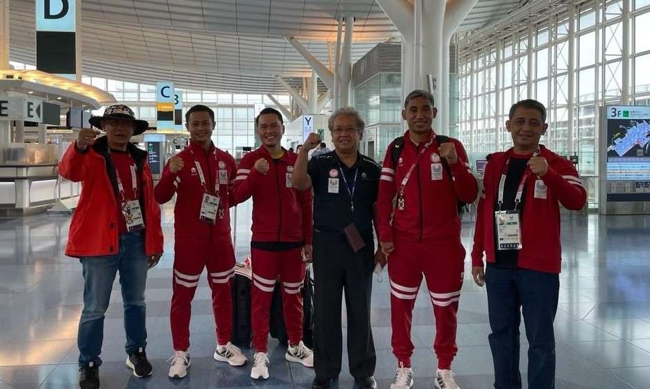 Duta Besar Republik Indonesia (Dubes RI) untuk Jepang Heri Akhmadi mengantar kepulangan kelompok terbang (kloter) 3 para atlet, pelatih, dan ofisial Tim Paralimpiade Indonesia. (Foto: Dok KBRI)
