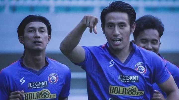 Skuad Arema FC saat melakukan official training di Stadion Pakansari, Bogor, Jawa Barat (Instagram: @aremafcofficial)
