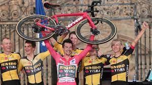 Primoz Roglic (Jumbo-Visma) memenangkan etape 20 Vuelta a Espana sekaligus mengukuhkan diri sebagai juara Vuelta a Espana untuk ketiga kalinya. (Foto: Istimewa)