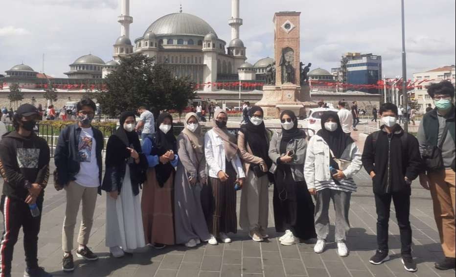 Calon mahasiswa Indonesia tiba di Turki. (Foto: Istimewa)