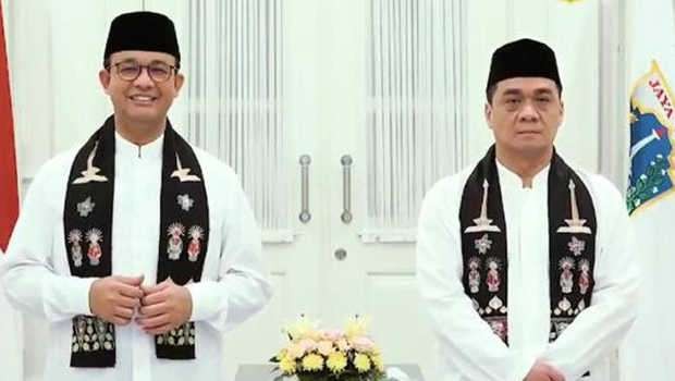 Gubernur DKI Jakarta Anies Baswedan (kiri) bersama wakilnya, Riza Patria. (Foto: Dok. Pemkot DKI)