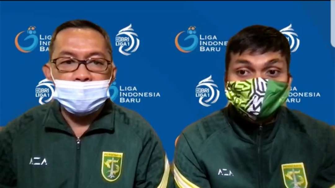 Pelatih Persebaya, Aji Santoso (kiri). (Foto: Tangkapan Layar)