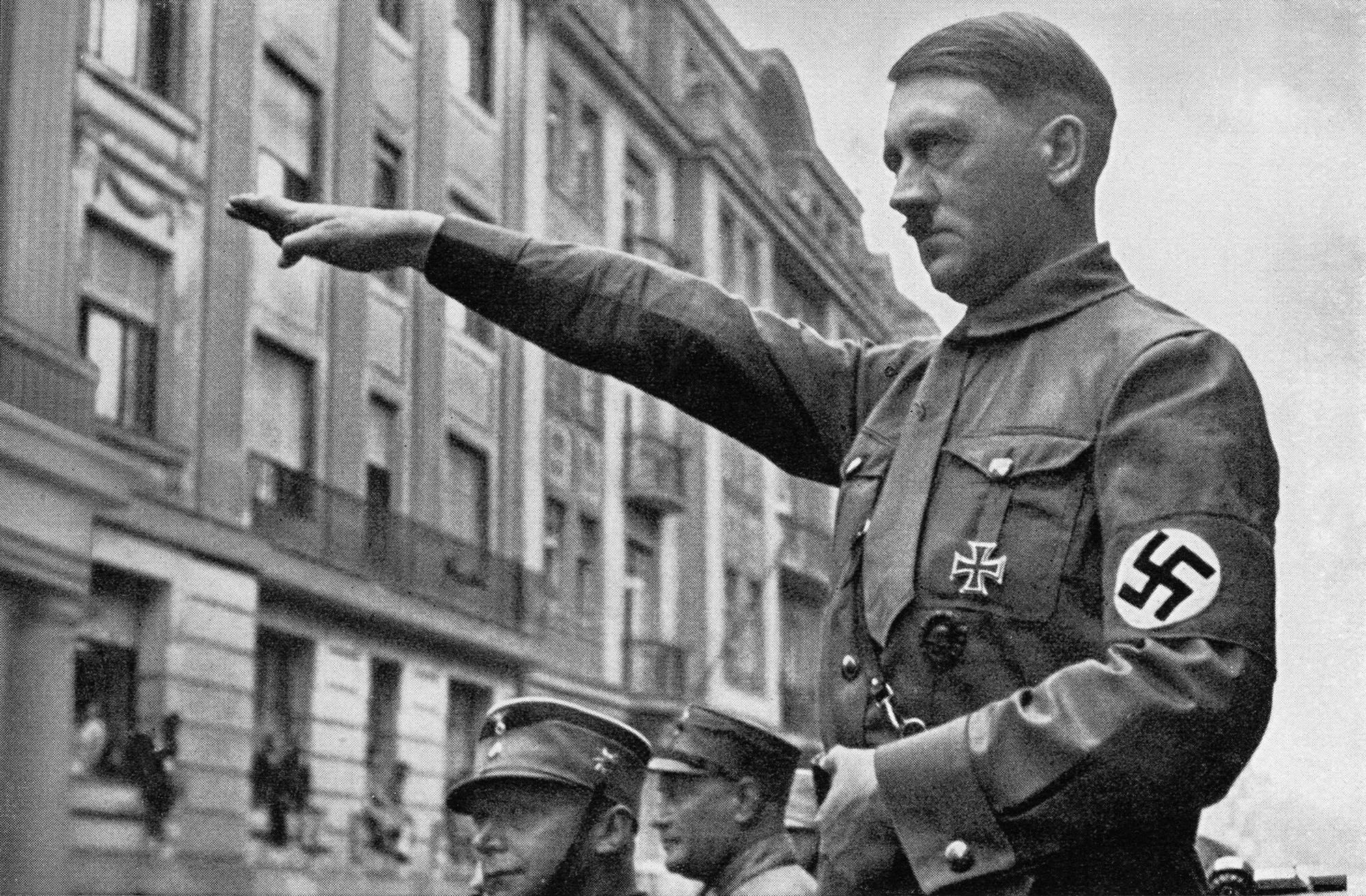Adolf Hitler, yang gila hormat dalam sejarah. (Foto: Buku Biografi)