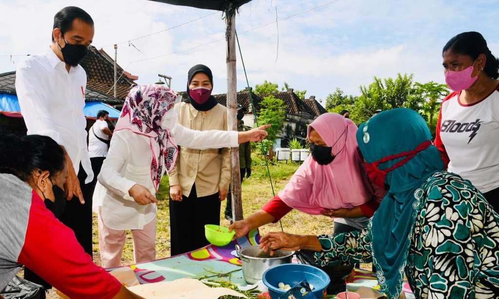 Presiden blusukan di Kabupaten Klaten, Jawa Tengah, untuk mempercepat program nasional vaksinasi. (Foto: Setpres)