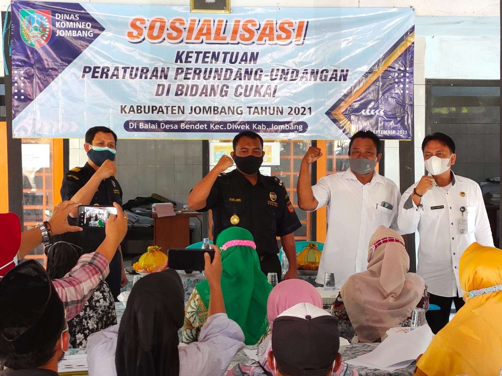 Sosialisasi ketentuan peraturan perundang-undangan bidang cukai dengan tajuk Gempur Rokok Ilegal di Desa Bendet, Kecamatan Diwek, Kabupaten Jombang, Rabu 1 September 2021. (Foto: Istimewa)