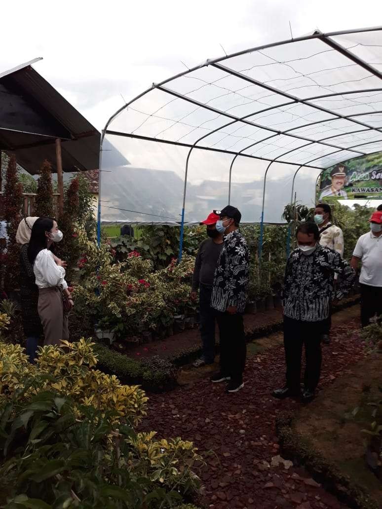 Gus Ipul saat mengunjungi KRPL 5, Kelurahan Sekargadung, Purworejo, Kota Pasuruan (dok Dinas Kominfo Kota Pasuruan)