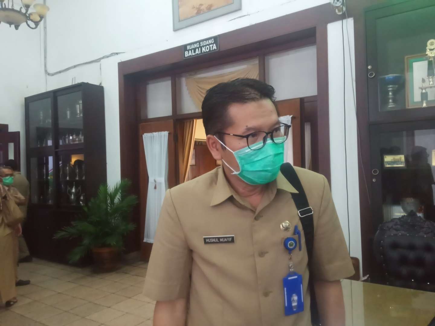 Kepala Dinas Kesehatan Kota Malang, dr Husnul Mu'arif saat berada di Balaikota Malang. (Foto: Lalu Theo/Ngopibareng.id)