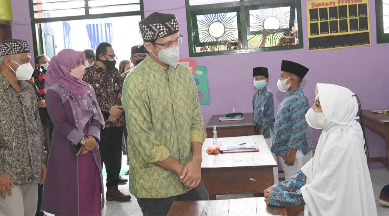 Mendikbud Ristek Nadiem Makarim saat berkunjung di Lembaga Pendidikan Muhammadiyah Yogyakarta. (Foto: Istimewa)