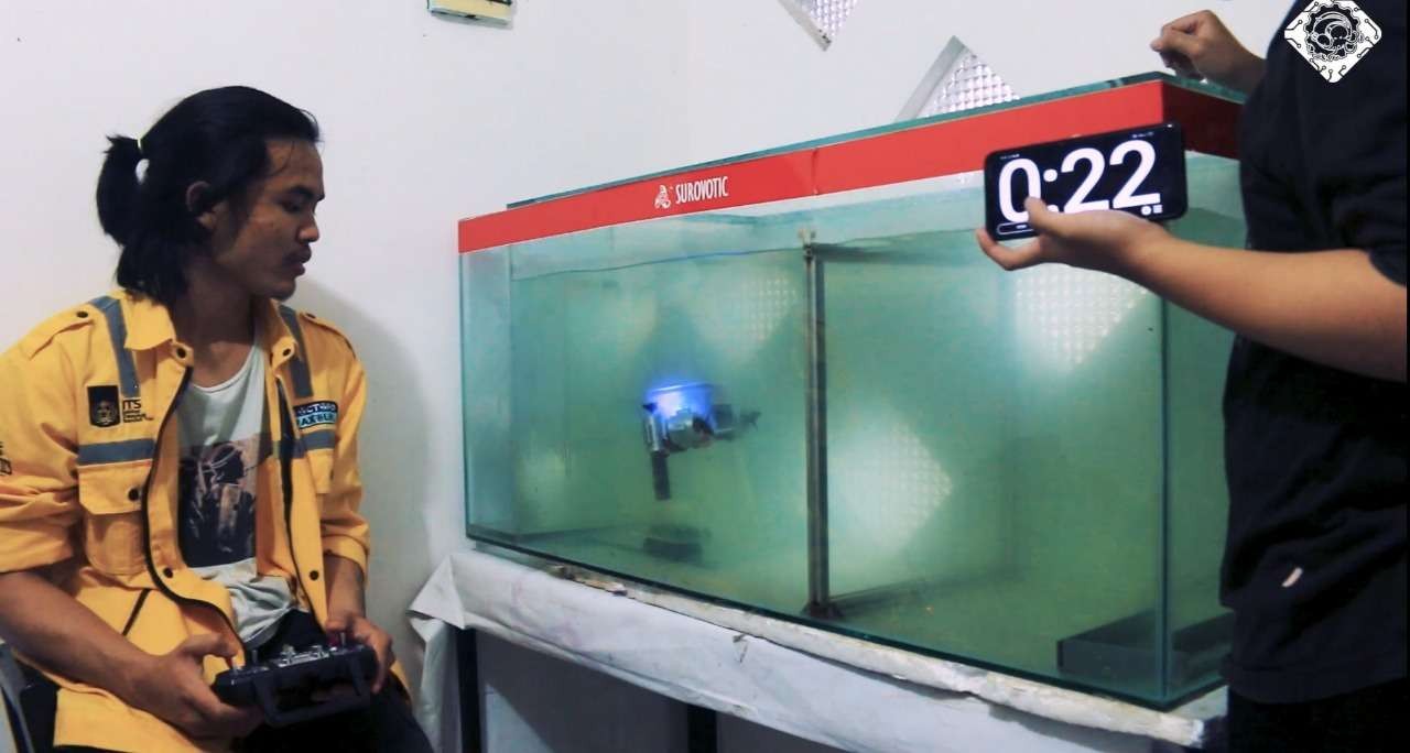 Uji coba kapal robot Sea Wasp oleh tim Banyubramanta ITS periode 2021-2022. (Foto: Istimewa)