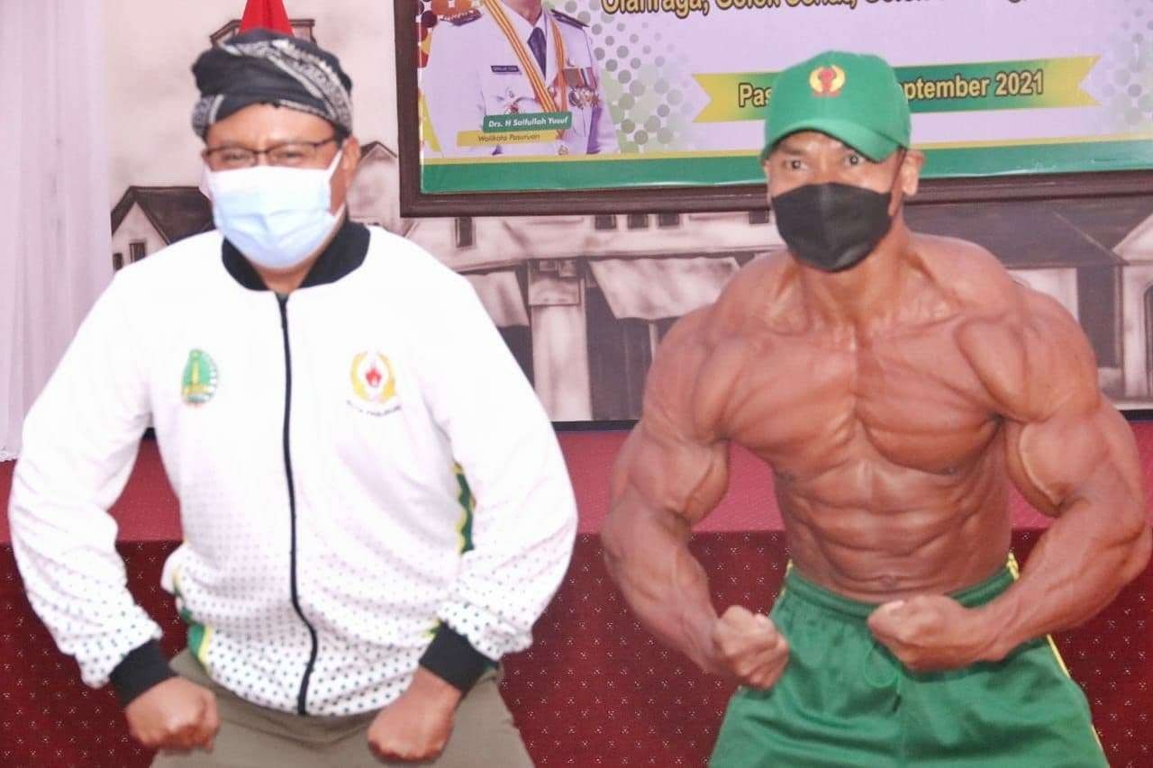 Walikota Pasuruan, Saifullah Yusuf (Gus Ipul), melepas keberangkatan atlet asal Kota Pasurusn untuk bertanding di Pekan Olahraga Nasional (PON) 2020. (Foto: Ist)