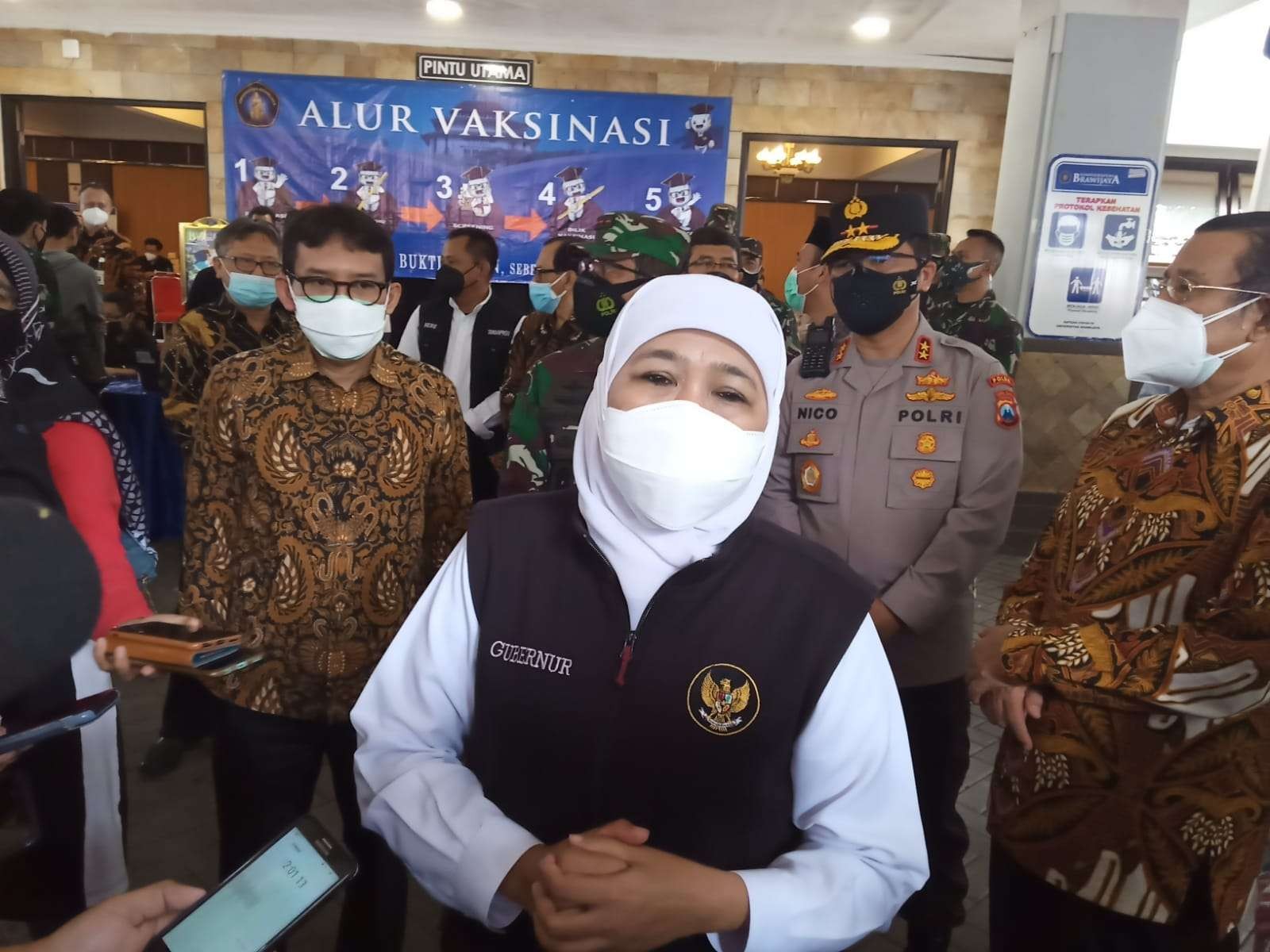 Gubernur Jawa Timur, Khofifah Indar Parawansa saat ditemui di Universitas Brawijaya, Malang (Foto: Lalu Theo/ngopibareng.id)