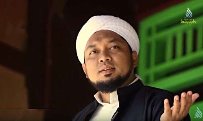 Kiai Ahmad Azaim Ibrahimy, Pengasuh Pesantren Salafiyah Syafi'iyah Sukorejo Asembagus Situbondo. (Foto: Istimewa)