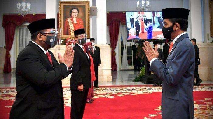 Menteri Agama Yaqut Cholil Qoumas bersama Presiden Joko Widodo di Istana Negara, Jakarta. (Foto: Setpres)