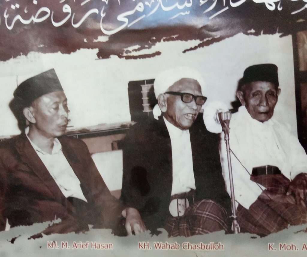 Kiai Wahab Hasbullah bersama KH M Arief Hasan, Pengasuh Pesantren Raudlatun Nasyi'in Beratkulon, Kemlagi Mojokerto dan Kiai Mohammad Ali. (Foto: Istimewa)