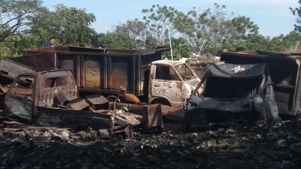 Truk-truk sampah milik DLH Kota Probolinggo, yang terbakar akan dilelang. (Foto: Ikhsan Mahmudi/Ngopibareng.id)