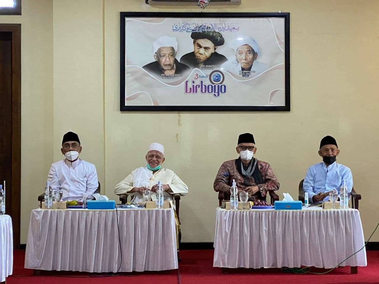 Sejumlah Kiai Sepuh menggelar pertemuan yang dihadiri KH Miftachul Ahyar dan KH Yahya Kolil Staquf (Gus Yahya) di Lirboyo, Kediri. (Foto: Ist)