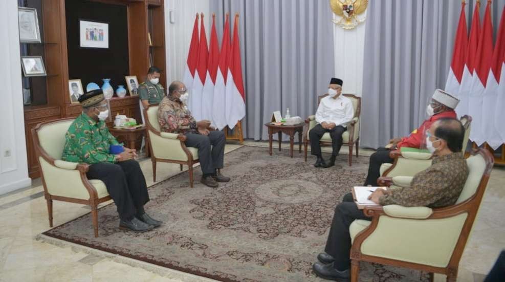Wapres KH Ma'ruf Amin menerima kunjungan Wagub Papua Barat Mohammad Lakotaniv bersama pengurus MUI Papua (Foto: Setwapres)