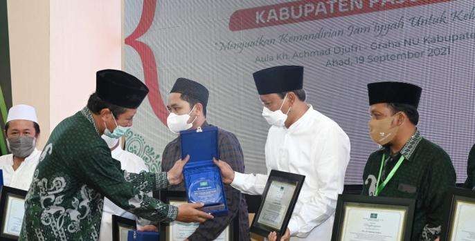 KH Imron Mutamakkin dan KH Muzakki Birrul Alim kembali terpilih menjadi Ketua Tanfidziyah dan Rois Syuriah PCNU Pasuruan. (Foto: Dok Pasuruan)