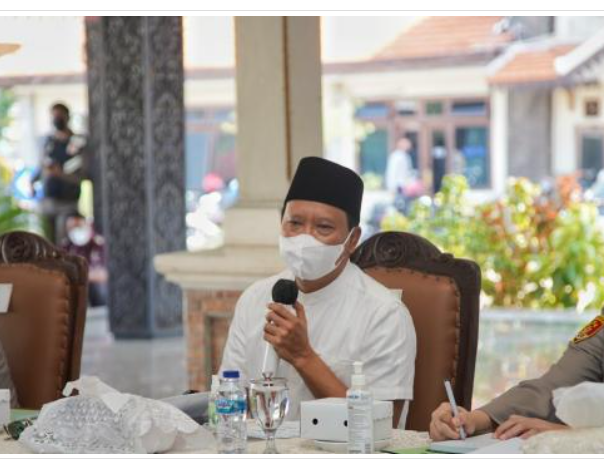 Bupati Pasuruan Irsyad Yusuf menyampaikan sejumlah strategi dalam Gerakan Vaksinasi Kolaborasi di 253 desa yang tersebar di 16 kecamatan. (Foto: Pasuruankab)