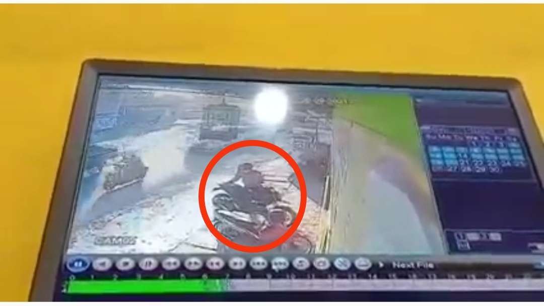 Screenshot video rekaman CCTV pencurian motor.(foto istimewa)