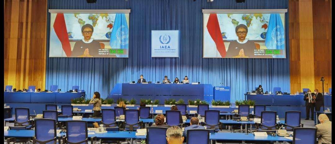 Menlu RI Retno L Marsudi dalam pertemuan General Conference ke-65 Badan Energi Atom Dunia (International Atomic Energy Agency/IAEA), yang dilangsungkan secara virtual, Senin 20 September 2021. (Foto: Kemlu)