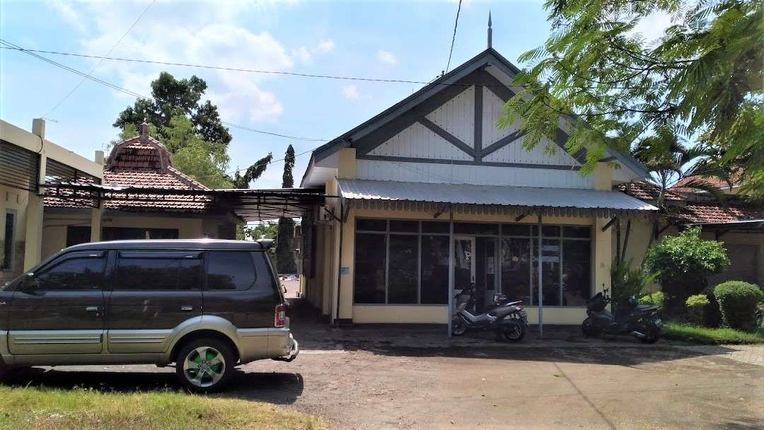 Penyidik KPK menggeledah kantor Dinas PUPR Kabupaten Probolinggo dan menyegal salah satu ruangan. (Foto: Ikhsan Mahmudi/Ngopibareng.id)