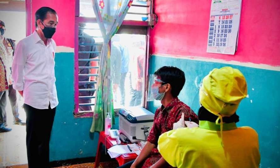 Ilustrasi saat Presiden Jokowi Blusukan ke daerah daerah mendorong percepatan vaksinasi. (Foto: Setpres)