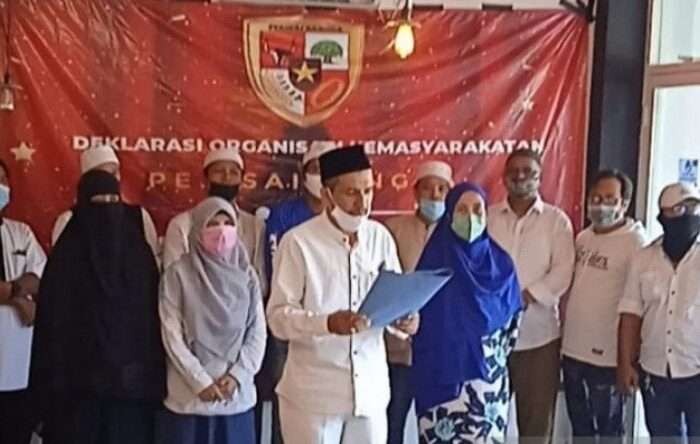 Mantan pengurus Front Pembela Islam mendeklarasikan ormas Perisai Bangsa di Surabaya. (Foto: Ant)
