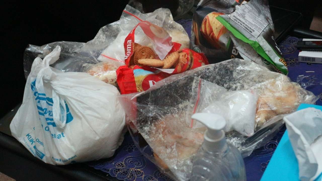 Roti kasur jadi sarana penyelundupan narkoba di Surabaya. (Foto: Kemenkumham Jatim)