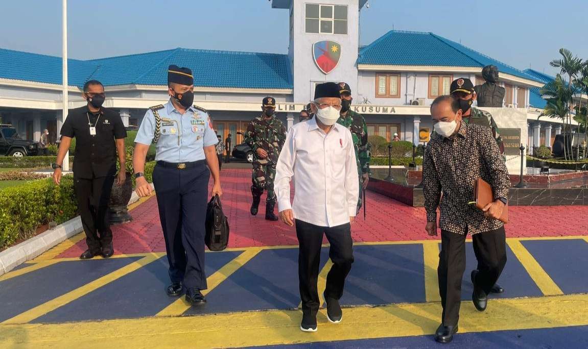 Wapres Ma'ruf Aamin meninggalka pangkalan TNI AU Halim Perdana Kusuma Jakarta Timur menuju Bandung. (Foto: Setwapres)