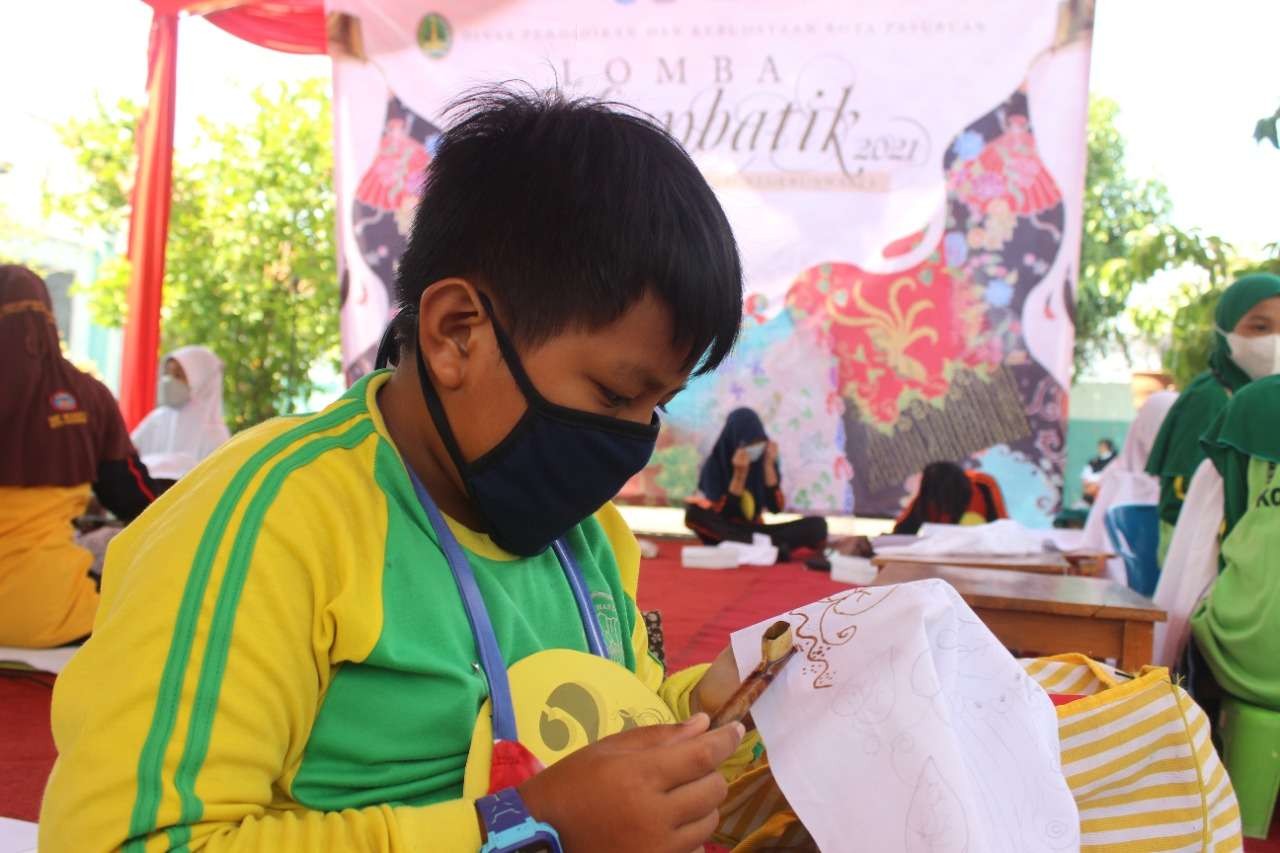 Pengenalan materi kebudayaan lewat Lomba Membatik Pelajar di Kota Pasuruan (Dinas Kominfo Kota Pasuruan)