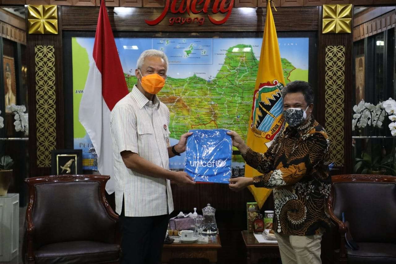 Gubernur Jawa Tengah Ganjar Pranowo bersama perwakilan Unicef Indonesia, Ermi Ndoen(kiri). (Foto: Istimewa)