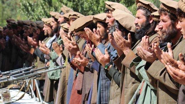 Antara perang dan sembahyang. Ilustrasi tulusan; Antara Nabi Daud dan Taliban dalam Kekuasaan. (Foto:BBC)
